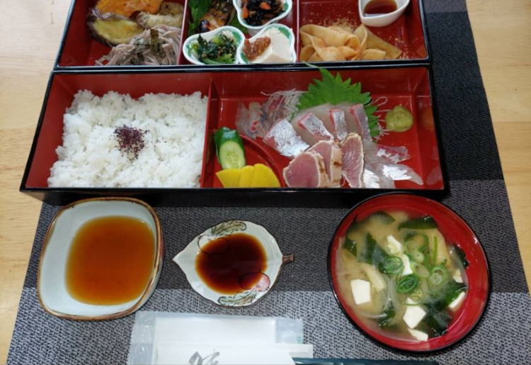 刺身御膳　2人前（魚は日替り）